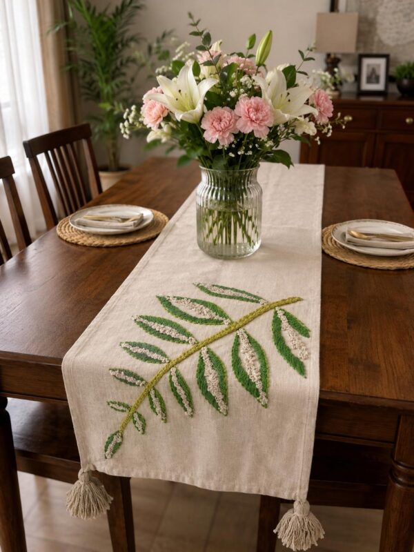 DDD-TR - 004  TABLE RUNNER
