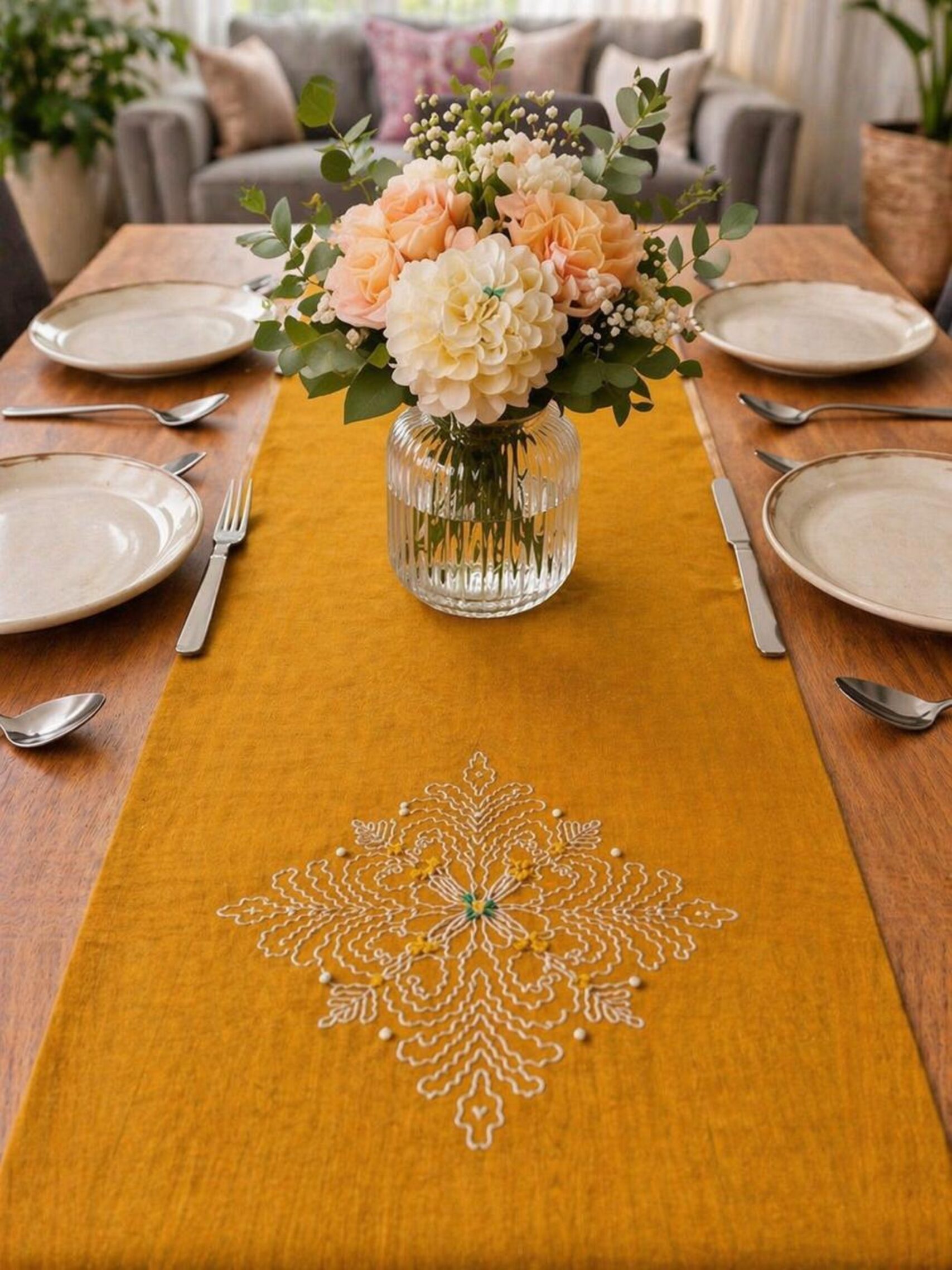 DDD-TR - 001  TABLE RUNNER